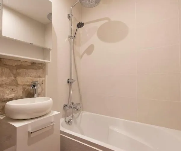 Pierre A Feu Париж